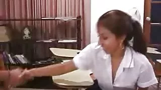 रूसी केटी गर्न सकिएन प्रतिरोध को मोहक मालिश र गडबड