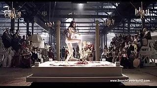 रेडहेड जवान केटी चूसने एक मित्र मा एक सुनसान समुद्र तट