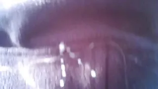 स्यान्टा टोपी मा अश्वेतों एक जवान वेश्या को गले र बिल्ली गडबड