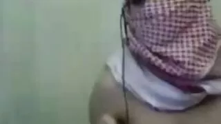 Bouomom ल्याटिना लैटिना सजिलै एक पागल बकवास लागि उनको प्रेमी बहकाइयो