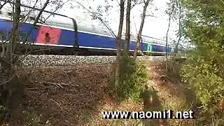परिपक्व गोरा औंलाहरु उनको सिद्ध र दृढ स्तन