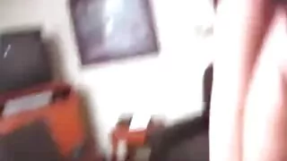 स्वादिष्ट मानिस 1 viso देखि pubis मा एक कपाल कटाइ संग गोरा